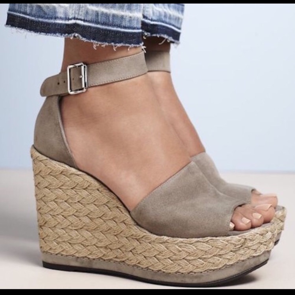 Stuart Weitzman Sohojute Platform 5.5M